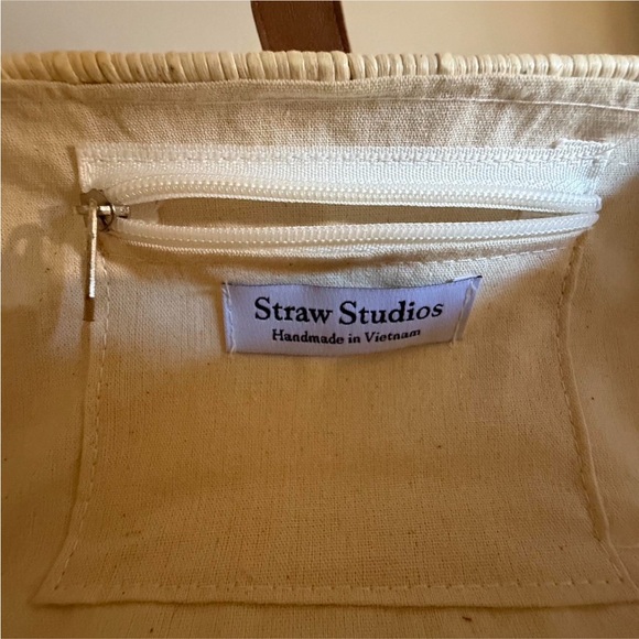 Straw Studios Crossbody Bag - Picture 4 of 5